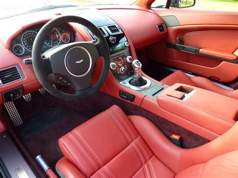Aston Martin V12 Vantage | Secret Entourage