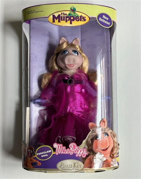 The Muppets Miss Piggy Porcelain Doll Celebrating 25 Years 2006 Brass