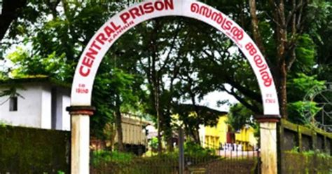 A prisoner, who was kept under observation in coronavirus ward, allegedly escaped from kannur central jail, kerala. കണ്ണൂര്‍ സെന്‍ട്രല്‍ ജയിലില്‍ പരിശോധന തുടരുന്നു; മൊബൈല് ...