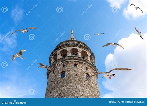 Galata Tower In Istanbul Turkije Beroemde Turkse Bestemming In
