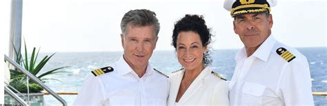 Das traumschiff bringt seine passagiere seit jahrzehnten an sehnsuchtsorte in der ganzen welt das traumschiff sticht wieder in see und nimmt kurs auf zwei ganz unterschiedliche reiseziele. Der nächste Abschied: Auch der Kapitän geht von Bord des ...