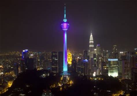 The kl tower is a top kuala lumpur attraction and the 300 meter high open air sky deck offers spectacular views over the city of kuala lumpur or kl as the locals call it. Kuala Lumpur and Petronas Twin Towers Speciality of Tour ...