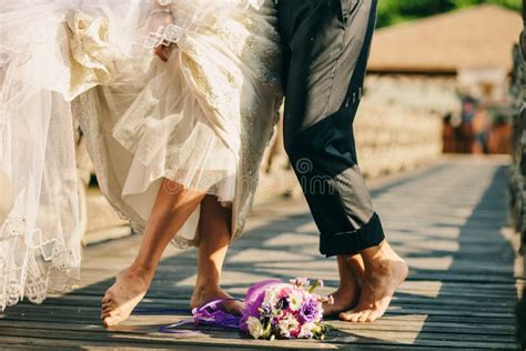 Barefoot Wedding Couple Stock Image Image Of Relaxing 85134567