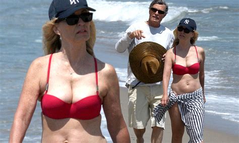 Jessica Lange 64 Shows Off Her Sensational Figure And Ample Cleavage