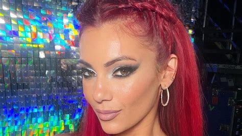 Strictlys Dianne Buswell Debuts Major Cindy Crawford Hair