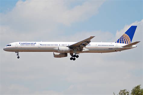 Filecontinental Airlines Boeing 757 300 N56859lax21042007 466hu