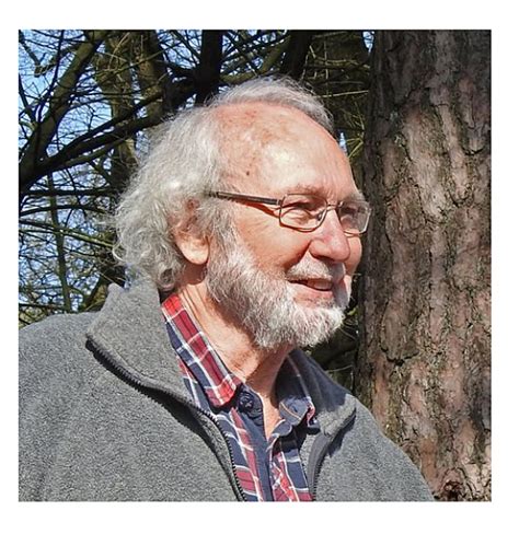 Er heerst verwarring rond alle verschillende type mondkapjes, maar dat is volgens sywert van lienden onnodig. In memoriam Ton van der Linden | Tijdschrift Les