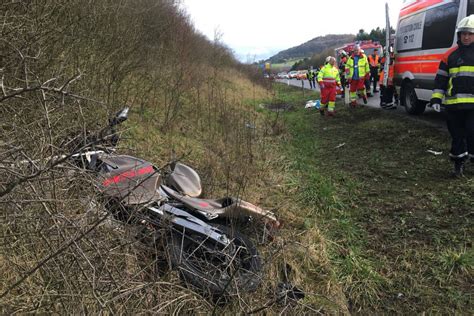 Jun 02, 2021 · drei verletzte bei unfall auf a13 bei duben. A13: Unfall zwischen Motorrad und Auto | Tageblatt.lu