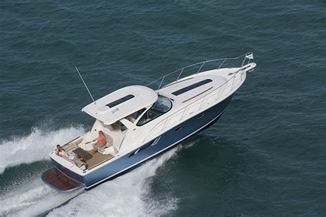 But despite being slightly shorter, the more recent vr5 has a broader beam, more space in the forward part of the cabin, a rating to carry eight (rather than seven) people and a slightly larger fuel tank. 10 Top Express Cruisers: Favorites for Family Boating Fun ...