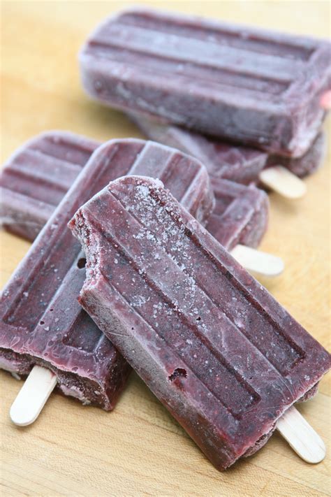 Homemade Berry Popsicles A Farmgirls Kitchen