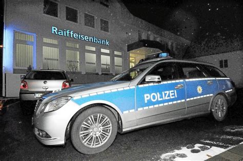Swift and bic codes are used all over the world to identify bank branches when you make international payments, ensuring your money gets to the right place. Schramberg: Banküberfall in Sulgen: Suche nach Täter geht ...