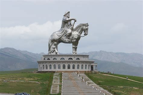 19 Of The World's Largest Statues - People & Lifestyle ... Statues depict artistic expressions that have their historical, religious, and cultural importance.