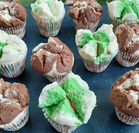 Kue bolu sendiri umumnya dimatangkan dengan cara dipanggang dalam oven, dan ada juga bolu yang dikukus, misalnya bolu kukus yang akan kita bahas disini. 30 Resep Bolu Kukus Kekinian dan Cara Membuatnya ...