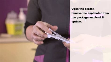Using an easy to use twist n use pipette this treatment works around. How to apply BROADLINE for cats - YouTube