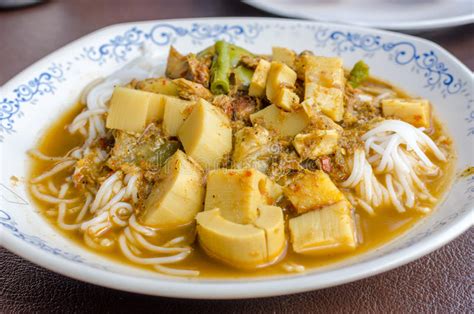 Bring the fish stock to the boil. Fish Kidney Thick Spicy Soup With Thai Rice Vermicelli Stock Image - Image of tuna, thick: 48285083