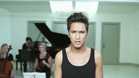 Открыть страницу «newkid» на facebook. Newkid - Jag Gråter Bara I Regnet (Akustisk Version Live ...