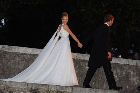 Abiti da sposa firmati giorgio armani in seta e pizzo color avorio da donna. Abiti da sposa | Armani | Look star