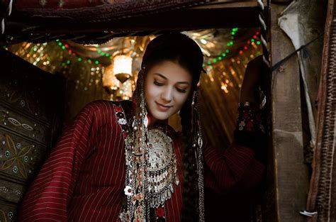 Turkmen Girl Turkmenistan Fashion Sari Saree
