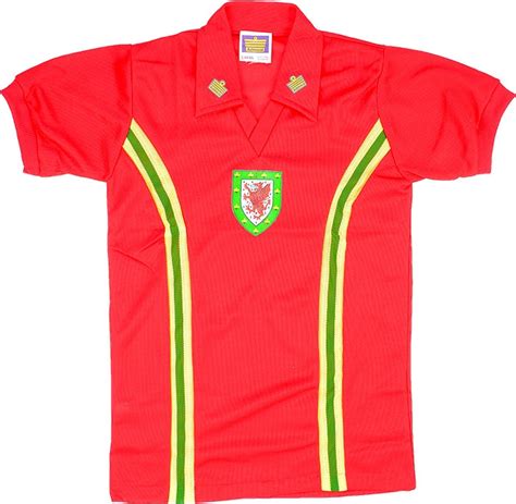 Vintage and retro wales football shirts and training kit, featuring home, away and original match worn player editions. Classic Wales Football Shirt - Giggs, Hughes, Rush And You ...
