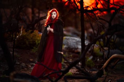 Güzellik orman kız kadın bayan yüz gökyüzü kızıl saçlı görkem