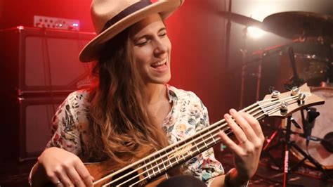 Watch Kinga Glyk’s Jaco Pastorius Inspired Solo Played On A Ukulele Bass Which Became One Of