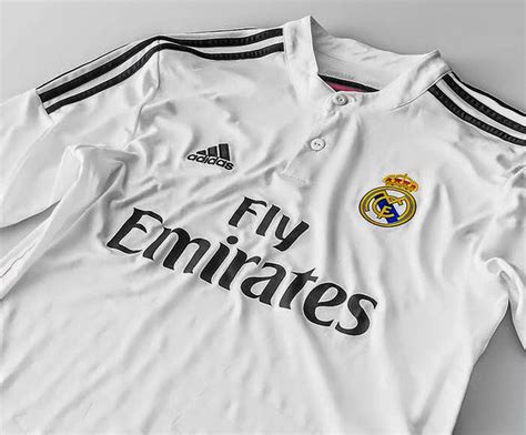 los fans de fútbol Nueva camiseta del Real Madrid para la temporada