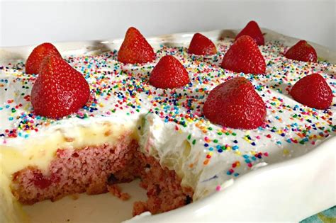 Best polk cakes / 11 polk cakes ideas poke cake re. Banana Split Dump Cake - The Cards We Drew