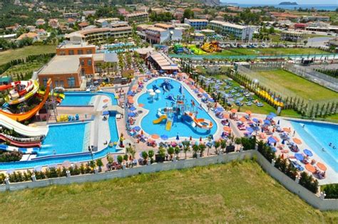 Hotel Caretta Beach Holiday Village Řecko Zakynthos 16 990 Kč ̶2̶5̶ ̶8̶3̶2̶ Kč Invia