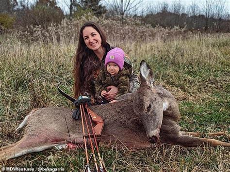 Ohio Woman Slammed For Taking Daughter 2 Hunting Daily Mail Online