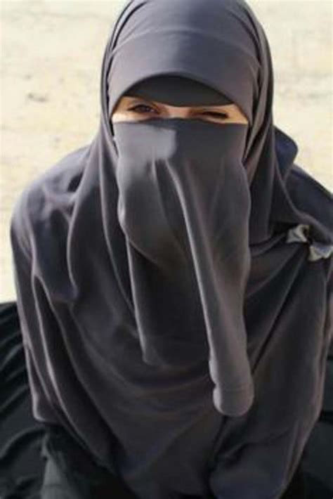 تقدمت برلمانية مصرية بمشروع قانون للبرلمان يحظر #النقاب في الأماكن العامة. بنات منقبات سعوديات , النقاب السعودى للبنات - رهيبه