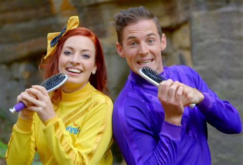 Emma And Lachy Singing Brush Your Pets Hair 🐶🐱💛💜 The Wiggles Pet