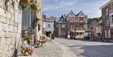 The total area is 34.05 km2 (13.15 sq mi) which gives a population density of 384 inhabitants per km². Boucle de Durbuy: pittig wandelen in het kleinste stadje ...