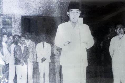 Sukarno Proclaims The Independence Of Indonesia Beginning The Indonesian National Revolution