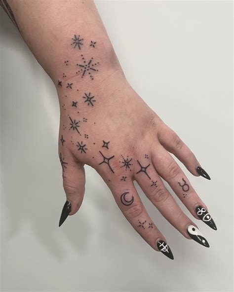 Top More Than 85 Woman Hand Tattoos Super Hot Thtantai2