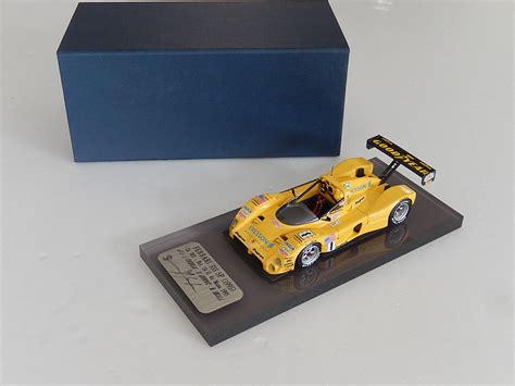 Produttrice di automobili sportive d'alta fascia e da corsa e impegnata nell'automobilismo sportivo, è la più titolata nel campionato del mondo di formula uno, dove ha conquistato quindici titoli piloti e sedici costruttori, nonché una delle più vincenti nelle. F. Suber : Ferrari 333 SP 24h Le Mans 1995, Modelart111