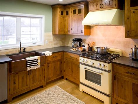 This gorgeous country kitchen is the epitome of farmhouse living: Photo Page | HGTV