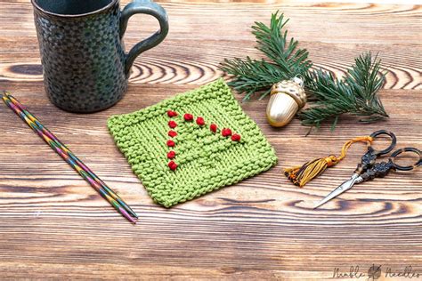 It also has knitting information about knitted coasters along with great knitting coaster tips! Easy knitted coaster pattern for beginners - Square ...