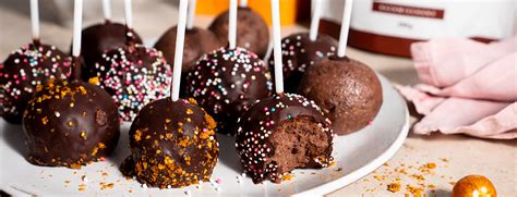 Den frischkäse mit dem puderzucker gründlich verrühren. Cake Pops selber machen | Proteinreicher Kuchen am Stiel