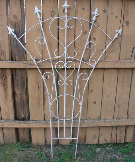 Trellises And Fences Garden Wire Decor