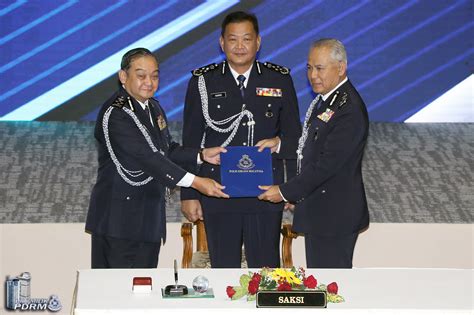 Beliau sebelum ini pernah menyandang jawatan pengarah jabatan keselamatan dalam negeri dan ketenteraman awam (kdnka) bukit aman. PDRM NIGHT RUN 2018 - GAMBAR PESERTA | Facebook