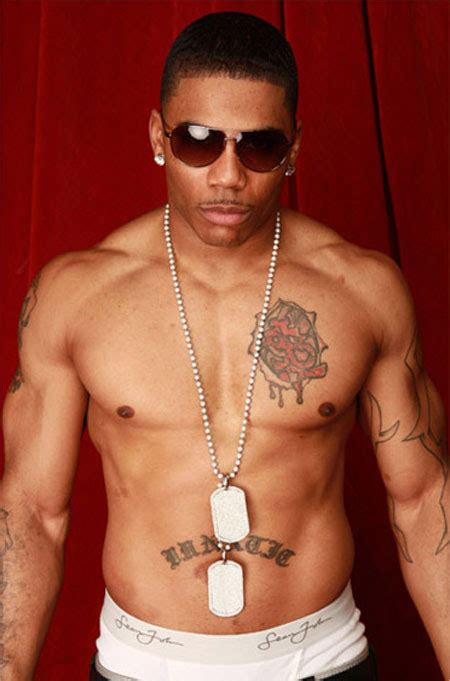 SHIRTLESS SINGERS Nelly Sexy Rapper Shirtless Pictures