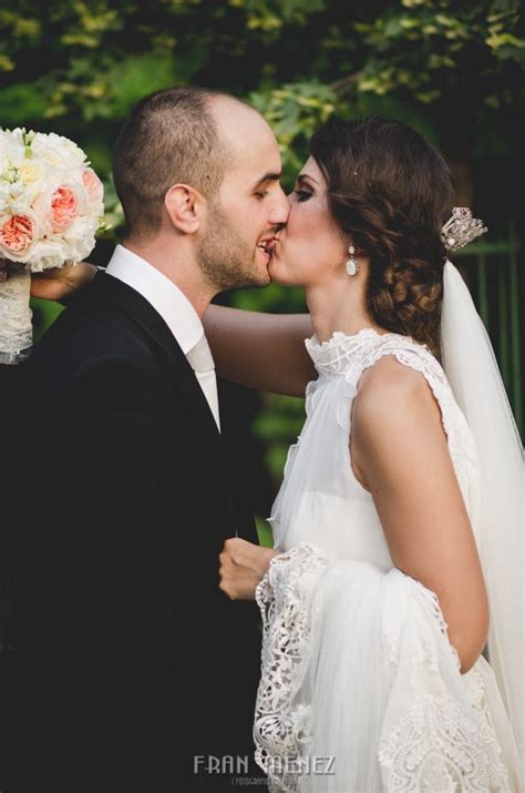 Si estáis buscando un fotógrafo de bodas en cádiz, somos profesionales de la fotografia de boda, llevamos mas de 25 años en el sector, tanto en vídeo como en fotografía, siempre utilizando las. Fotografo de bodas en Granada. Iglesia Santa Ana y Palacio ...