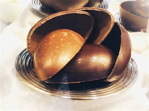 Torta con cioccolato al latte delle uova di pasqua. Cioccolato: ricetta per una torta fatta con le uova di Pasqua