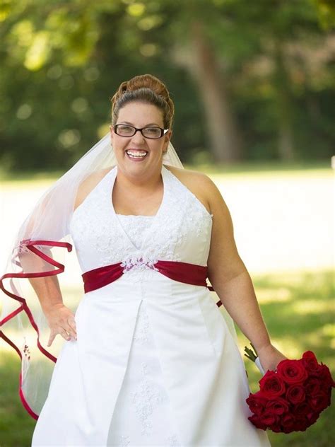 Pin By Lauren Deberry On Be Speced Brides Bride Bride With Glasses
