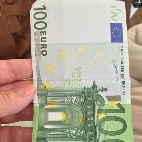 Mittels des angegebenen codes kann der gutschein bequem über unsere onlineshops, aber auch per telefon eingelöst werden. Ist dieser 100 Euro-Schein ein Fehldruck? (Geld, Wert, Stempel)