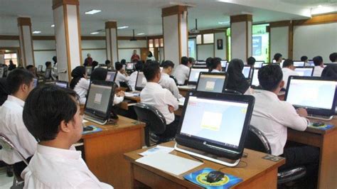 Peserta ujian akan diminta untuk melakukan shuttle run dan jogging dalm waktu tertentu. Kisi-kisi Lengkap Soal Tes SKD CPNS 2019, Passing Grade Tiap Jenis Pelamar dan Sistem Penilaian ...