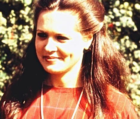When rajiv gandhi had scheduled her first meeting with his mother, indira gandhi, in london, sonia gandhi was so nervous that rajiv had to reschedule her meeting with his mother. Sonia Gandhi - Net Worth, Young Pictures, Cancer Fight ...