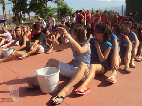 La dinámica es la misma que en scrabble o la app apalabrados. JUEGOS AL AIRE LIBRE | VACACIONES LAICAS PARA JÓVENES