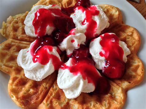 Fleischlos-lecker Kirsch- Sahne - Waffeln