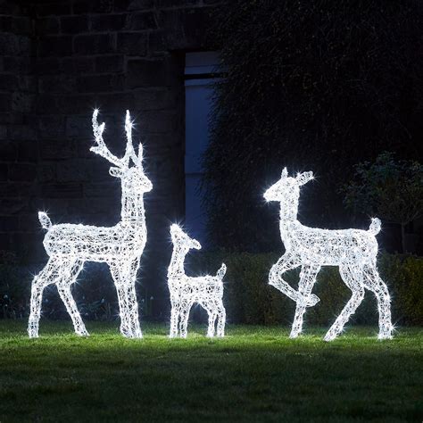 Outdoor Lighted Reindeer Christmas Reindeer Lights In Outdoor Garden
